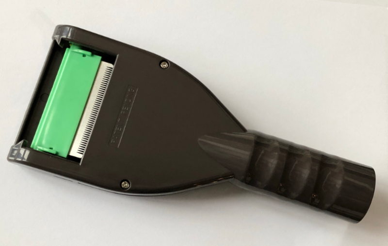 Tierbürste mit Metall-Kamm ohne Schlauch